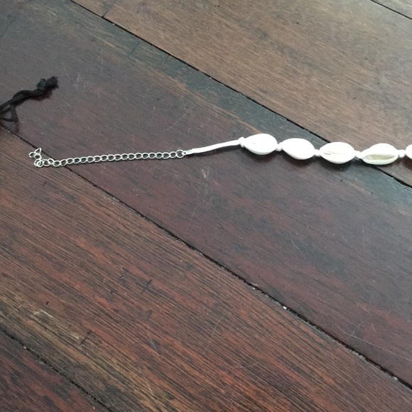 Pula shell necklace - Picture 3 of 4